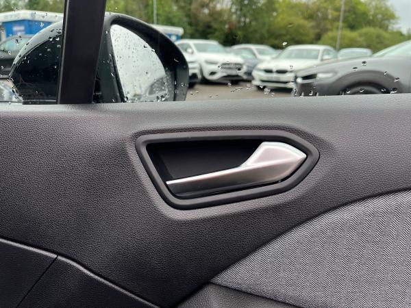 Renault Clio Photo autoimg-5be9c12f8169a361f4c809f3e597c8a968e7849f.jpg