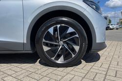 VOLKSWAGEN ID.4 Photo 5