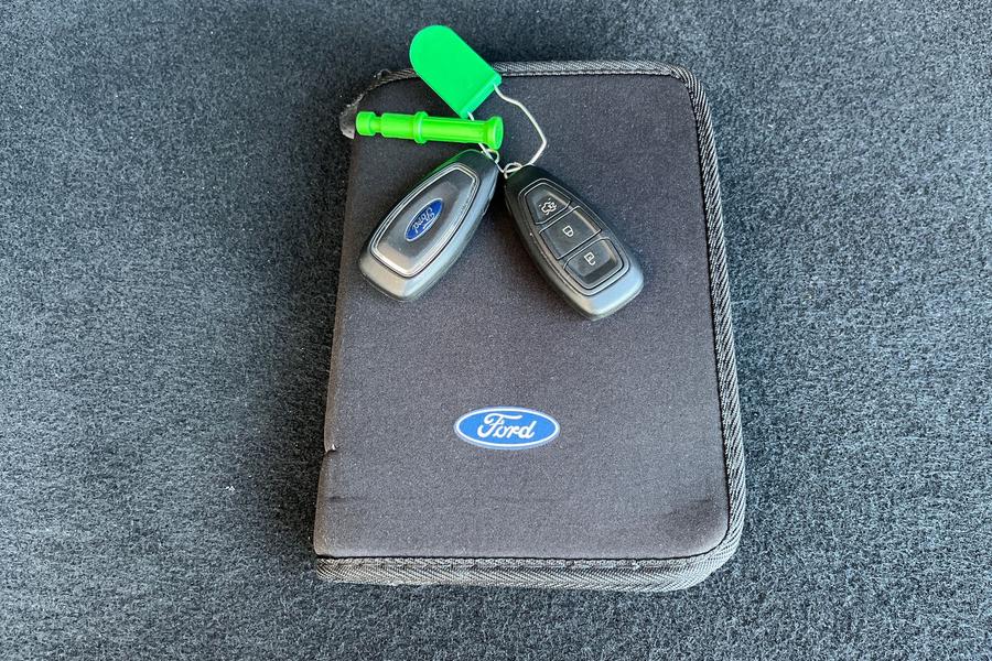Ford KUGA Photo autoimg-5bf77fa59106247246db479ac062e0055a29355a.jpg