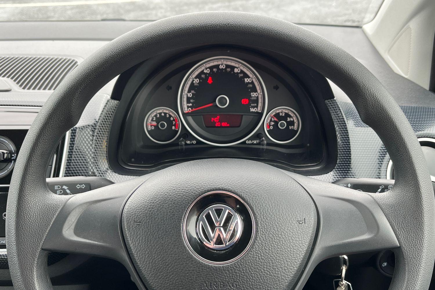 Volkswagen UP Photo 11