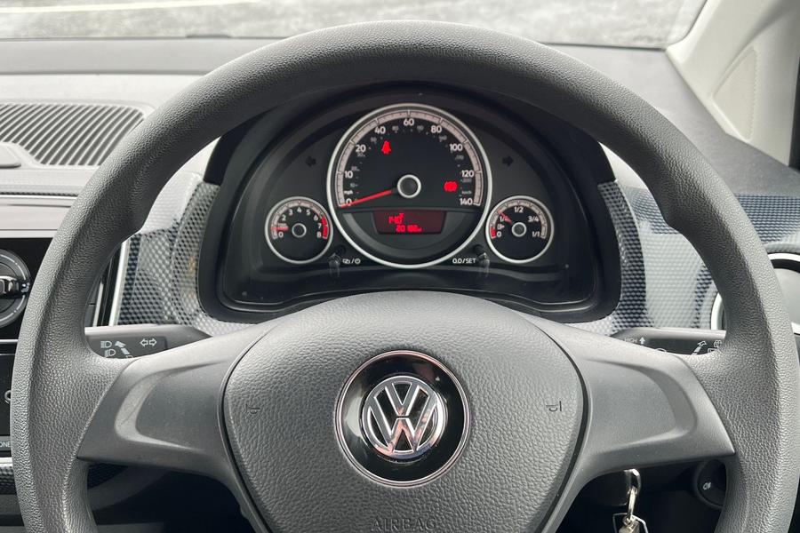 Volkswagen UP Photo autoimg-5bf8f9764e7e47d43a03787ad1d09c46d1213675.jpg