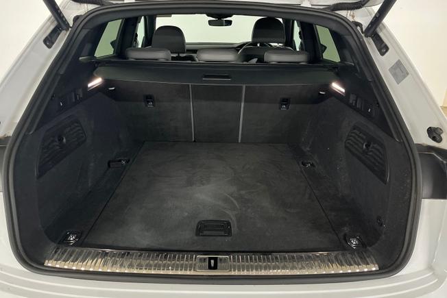 AUDI Q8 E-Tron Photo 12