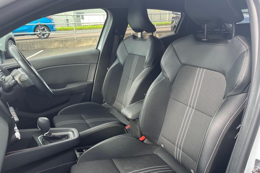 Renault CLIO Photo autoimg-5c018ee6ad88082e7d486251d35b85e4162df47d.jpg