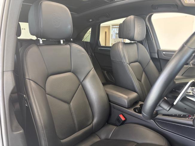PORSCHE Macan Photo 14