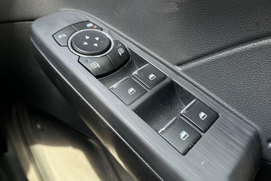 Ford Kuga Photo autoimg-5c09f8e19b1d10340a8e3de36c8aab53bb92850f.jpg