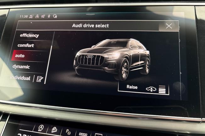 AUDI Q8 Photo 36
