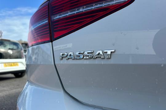 Volkswagen Passat Photo autoimg-5c0c35013123c2af0ac78c47e756d39676c1af2a.jpg