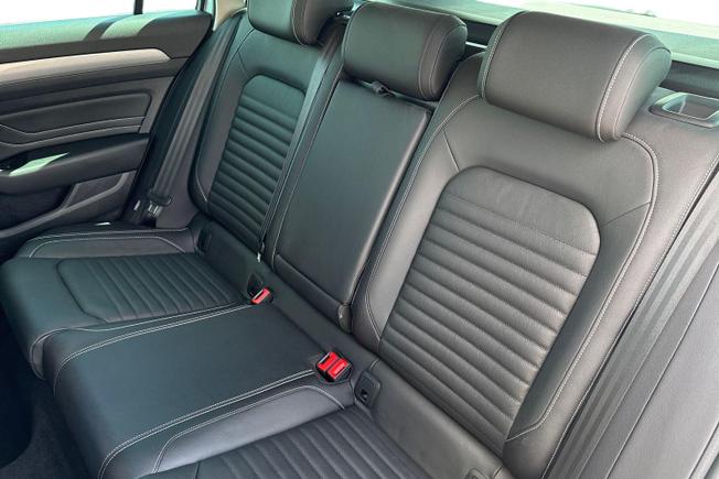 VOLKSWAGEN Passat Photo 9