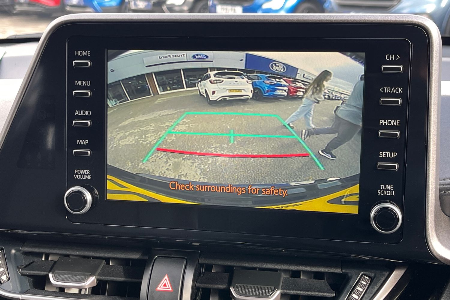 Toyota C-HR Photo 29