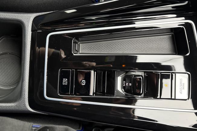 VOLKSWAGEN Golf Photo 29