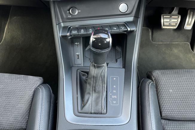 AUDI Q3 Photo 22
