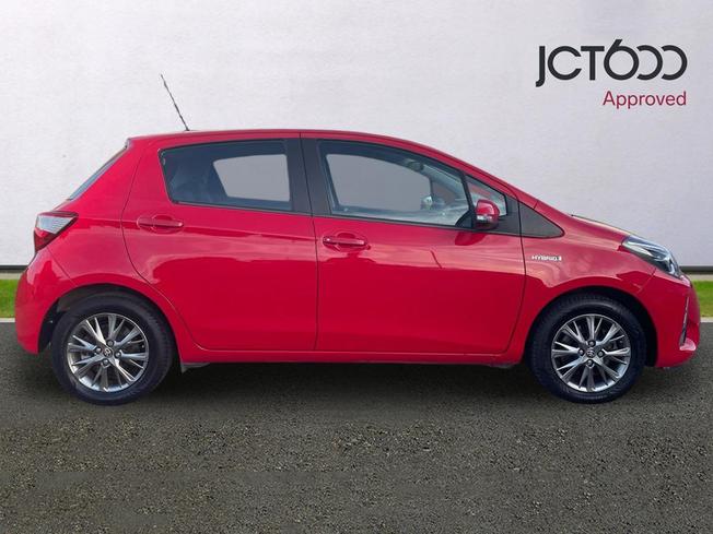TOYOTA Yaris Photo 4