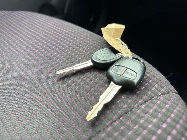 MITSUBISHI Mirage Photo 35