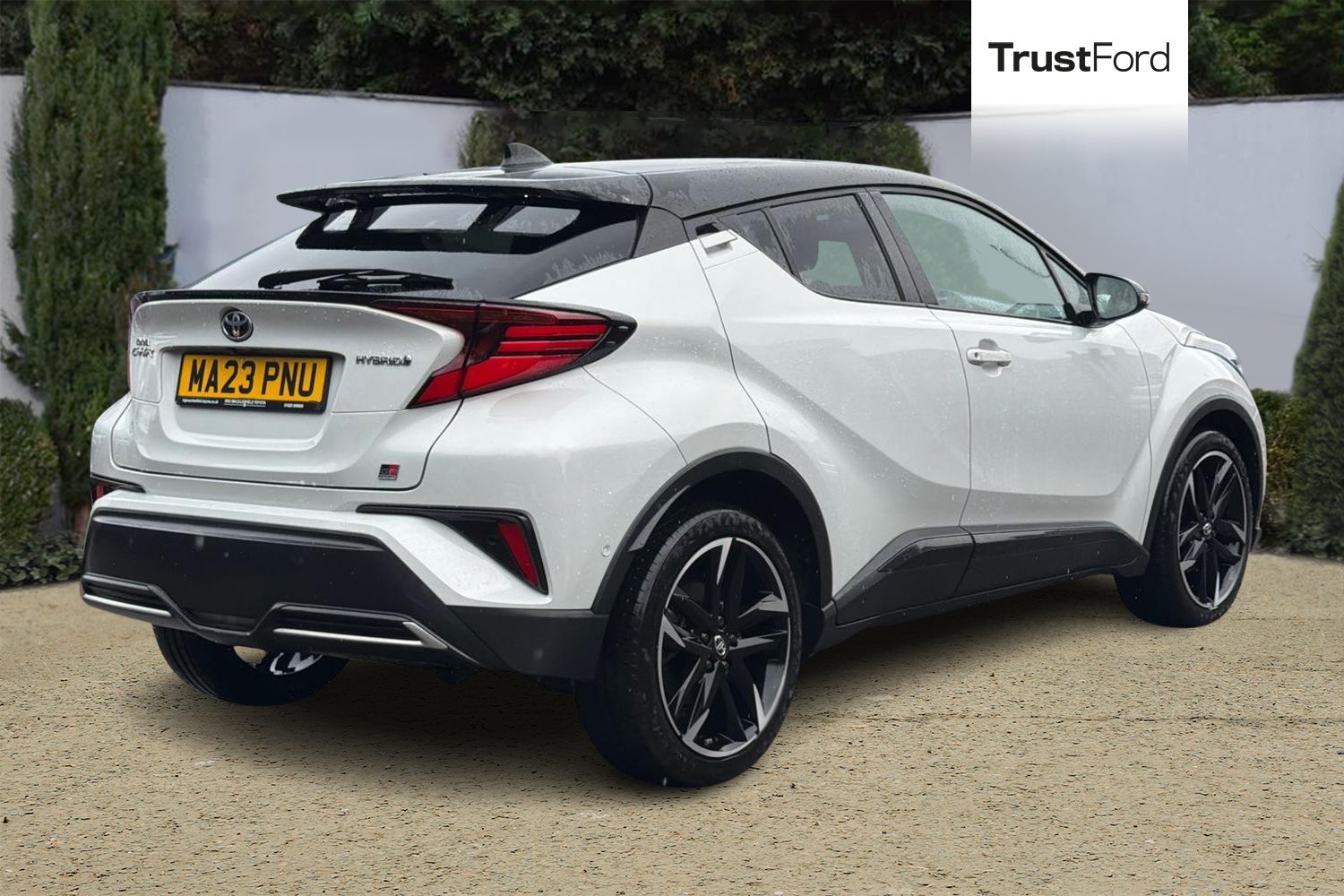 Toyota C-HR Photo 3