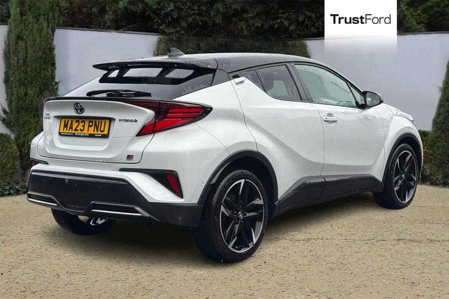 Toyota C-HR Photo autoimg-5c28a350eef0486f7fe7afad1abe0b1879c68cc6.jpg