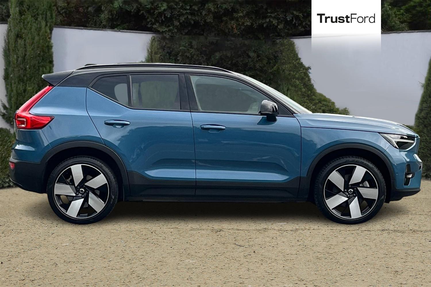 Volvo XC40 Photo 2