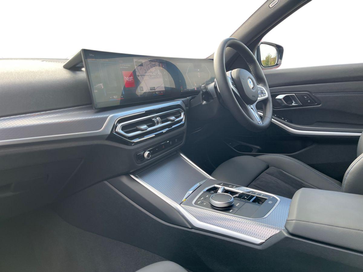 BMW 3 Series Photo 2