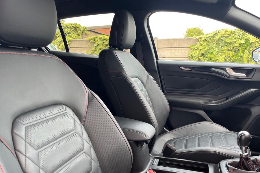 Ford FOCUS Photo autoimg-5c38ddbf69ac27ec3ba68b25c3ab2f57b9c9f338.jpg