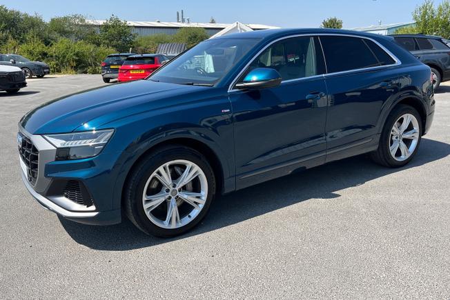 AUDI Q8 Photo 27