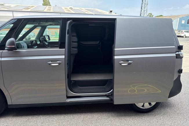VOLKSWAGEN Id. Buzz Cargo Photo 22