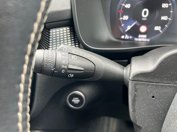 Volvo XC40 Photo autoimg-5c402a6ae97068facd9dc1cfa34ee4748fb3b61f.jpg