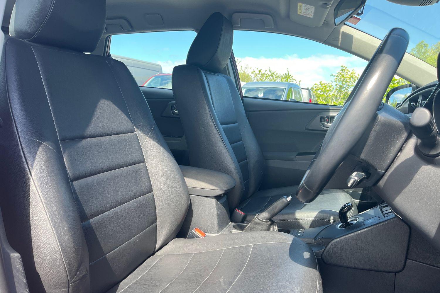 Toyota AURIS Photo 16