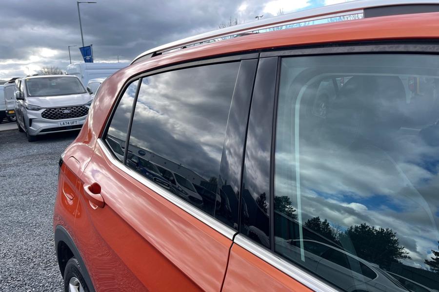 Volkswagen T-CROSS Photo autoimg-5c50cb49f9771a3ae98be74630cd58acdc7dde34.jpg
