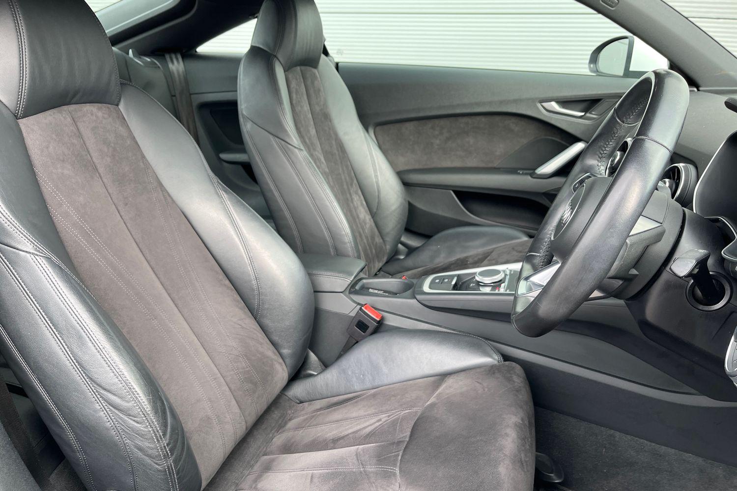 Audi TT Photo 16