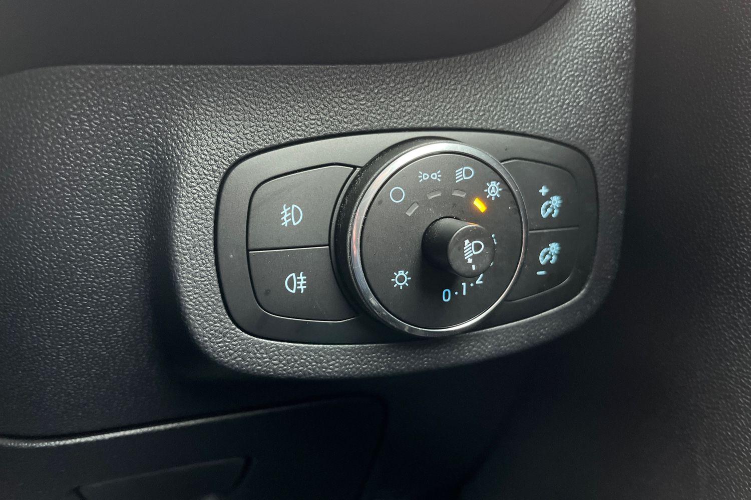 Ford FIESTA Photo 24