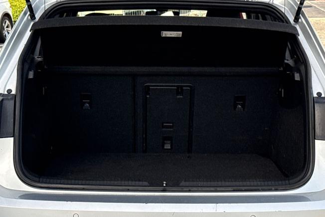 VOLKSWAGEN Golf Photo 12