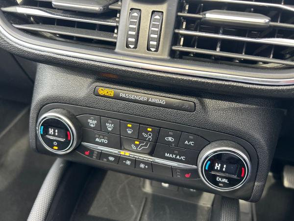 Ford Focus Photo autoimg-5c601e45b0e2323080c8cf0b03f7d2b3e36dbf36.jpg