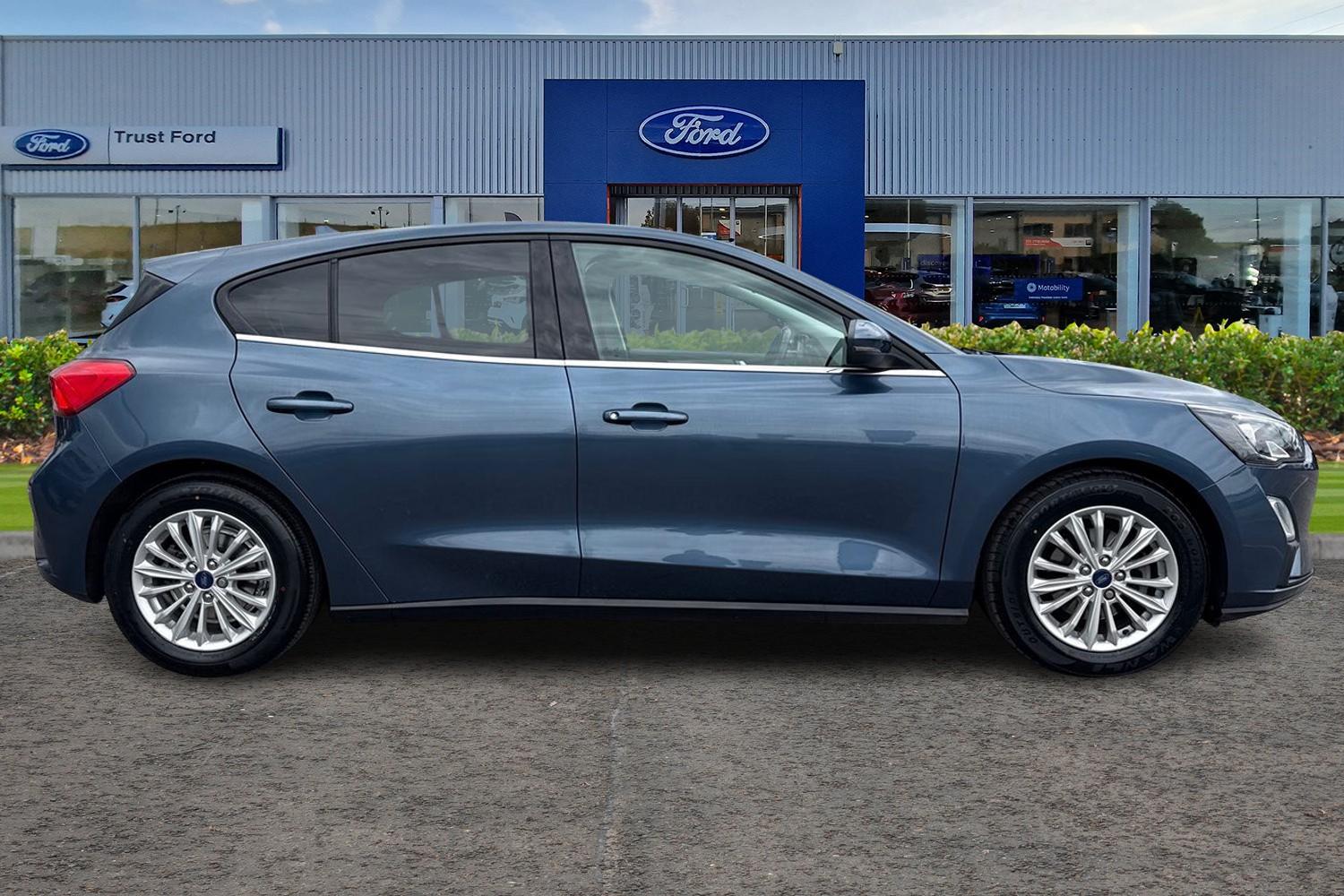 Ford FOCUS Photo 2