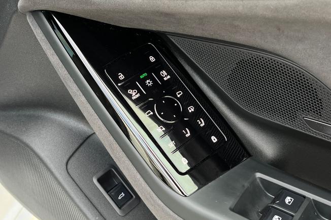AUDI S6 E-Tron Avant Photo 52
