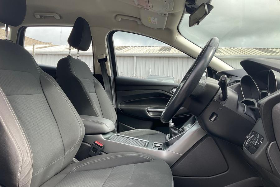 Ford KUGA Photo autoimg-5c71d1e5c34cf48c1cdfe26300518e9621160133.jpg