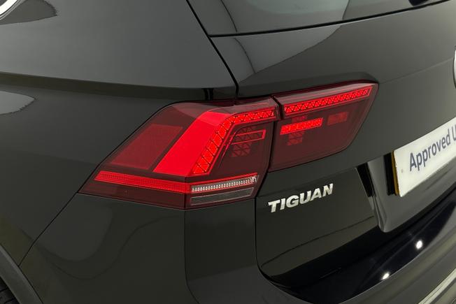 VOLKSWAGEN Tiguan Photo 18