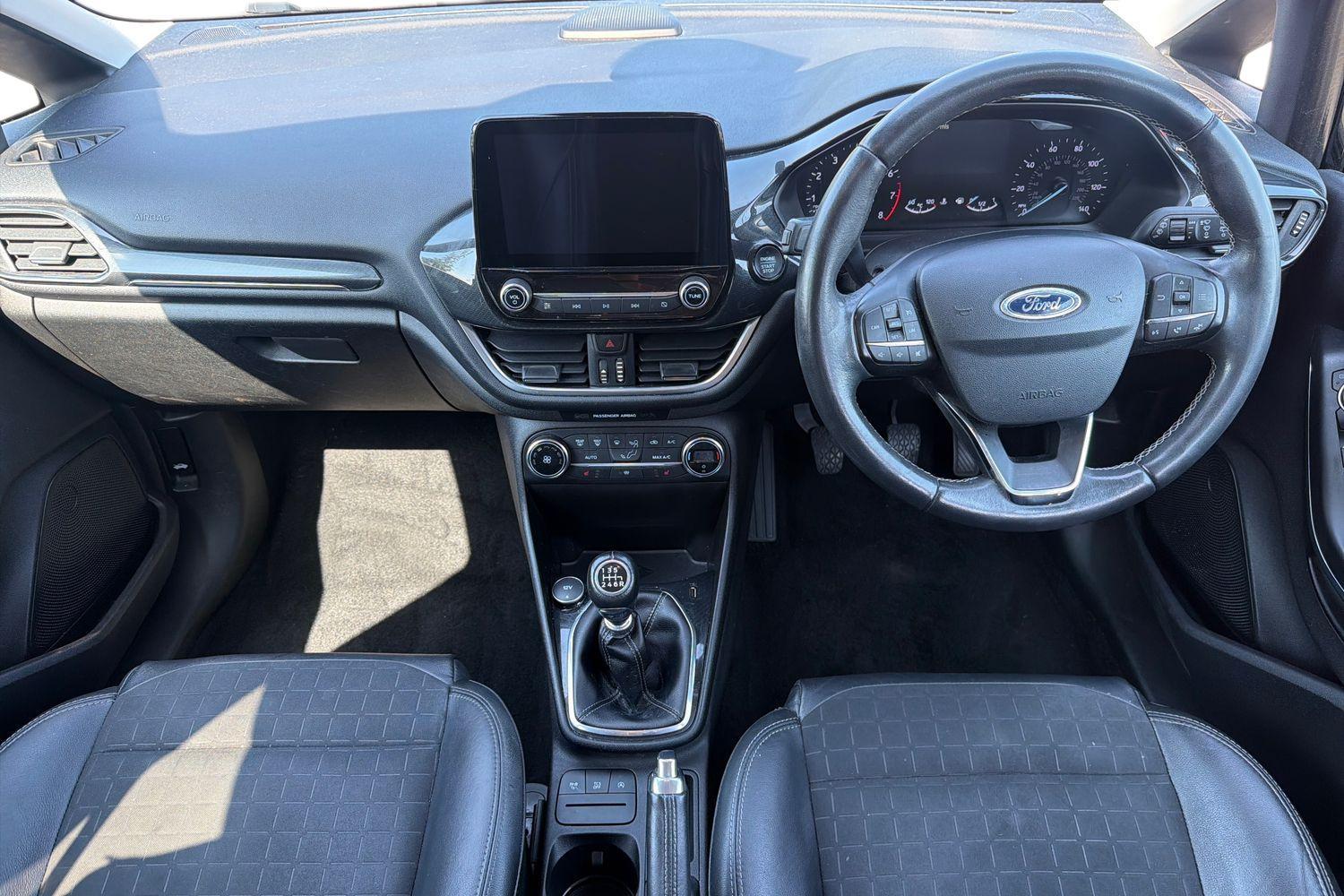 Ford FIESTA Photo 9