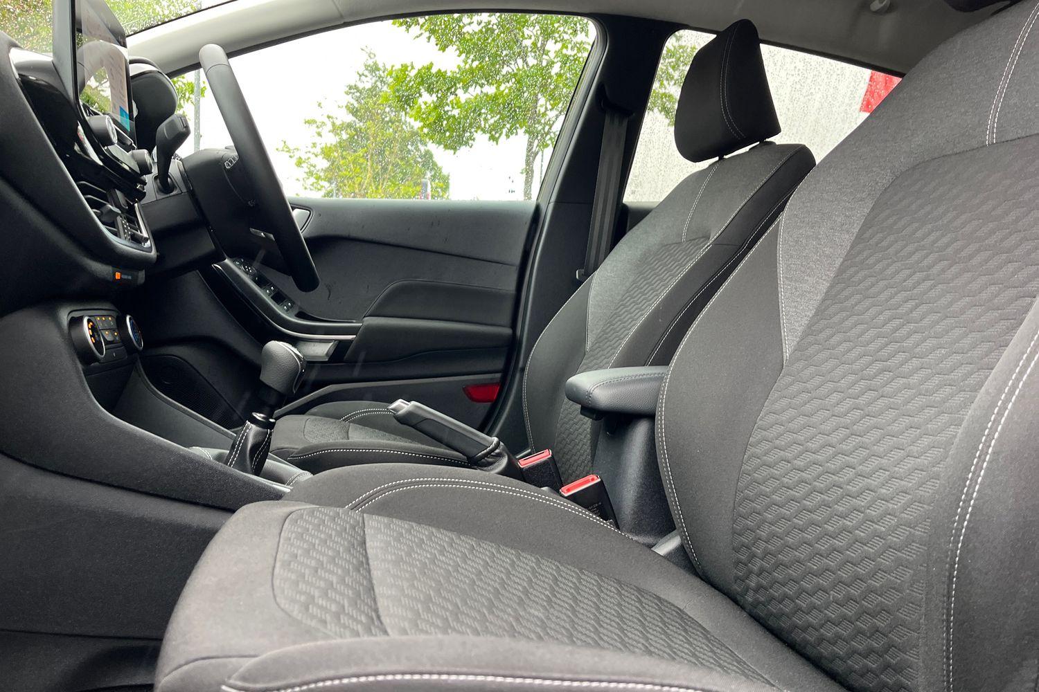 Ford FIESTA Photo 18