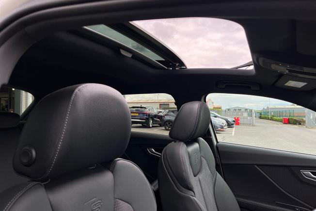 AUDI  SQ2 Photo 42