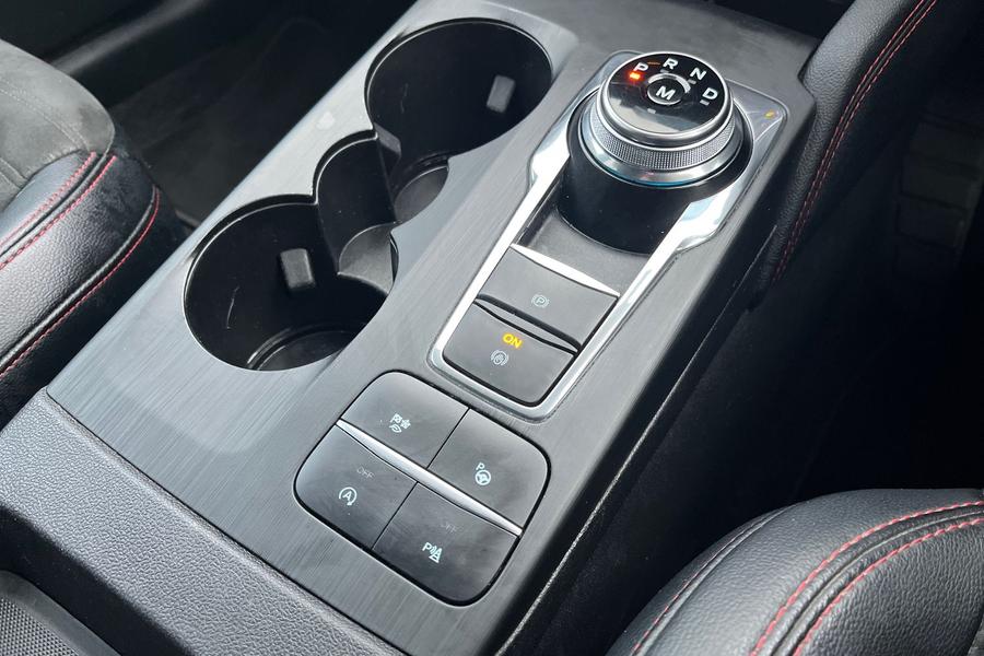 Ford KUGA Photo autoimg-5c9e9b7dc6e2f36708b0abc629ae78b0ec599f15.jpg
