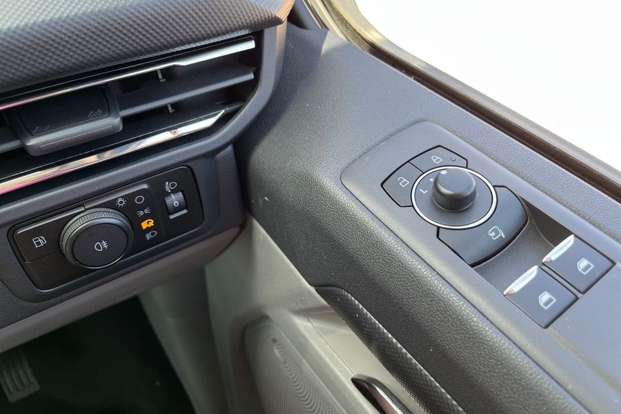 Ford TRANSIT CUSTOM Photo autoimg-5ca042a7f17be782108974687d23cd8261d36804.jpg