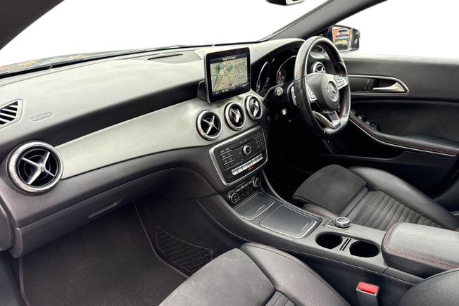 MERCEDES-BENZ CLA Class Photo 2