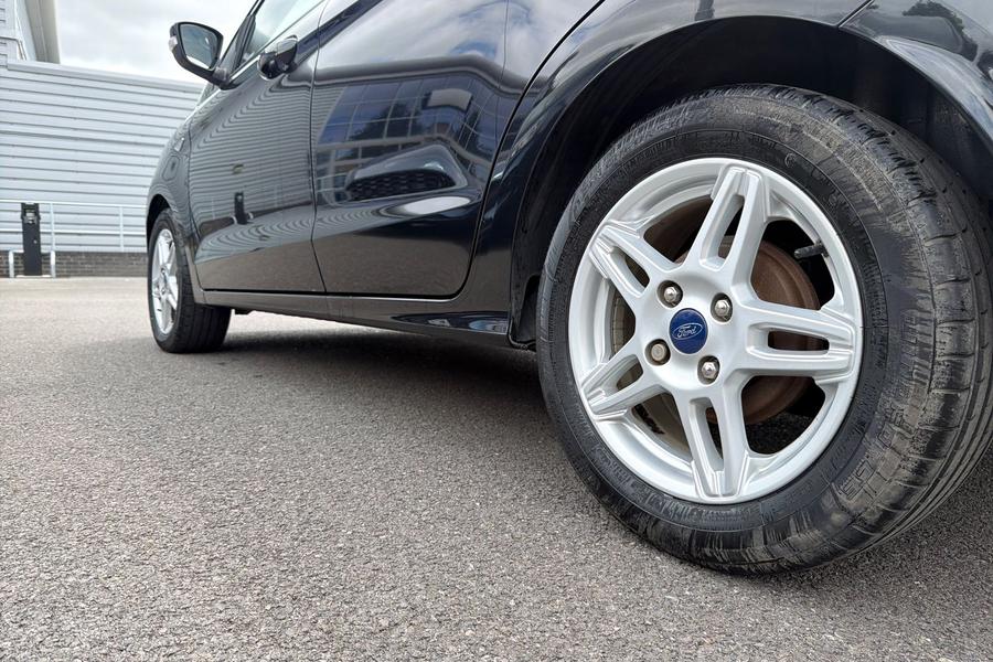 Ford KA+ Photo autoimg-5ca5213f416ee5889677c5a7da6b42f032339738.jpg