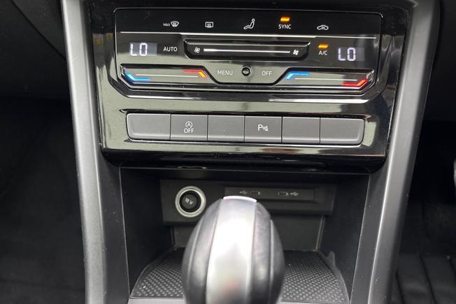 VOLKSWAGEN Touran Photo 22