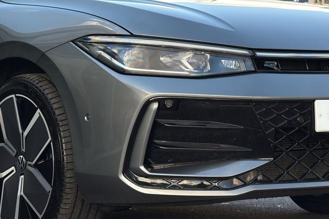 VOLKSWAGEN Passat Photo 19