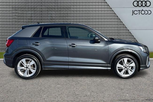 AUDI  Q2  Photo 4