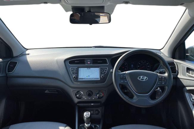 HYUNDAI i20 Photo 10
