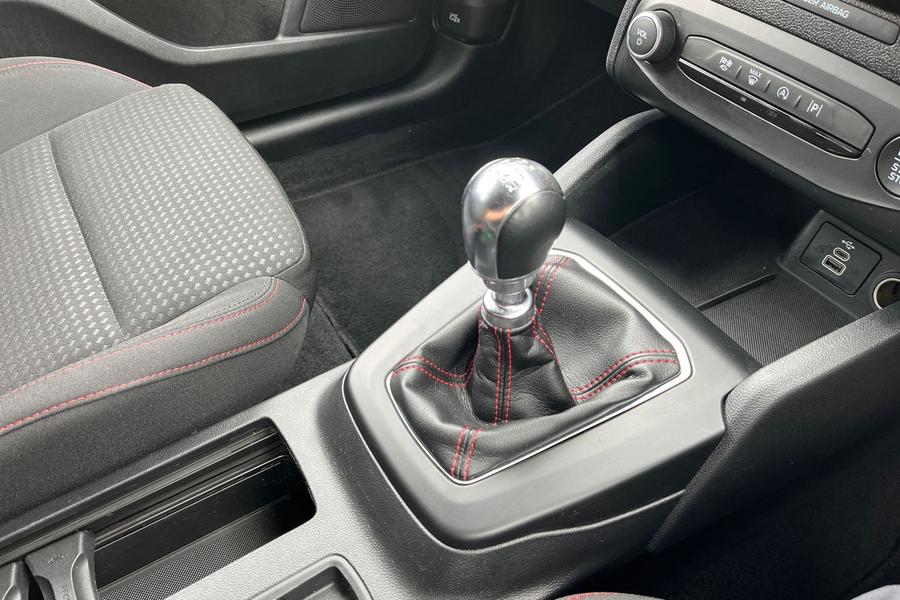 Ford FOCUS Photo autoimg-5cb8d4b6b825227f187b68fdc4c34982054bce50.jpg