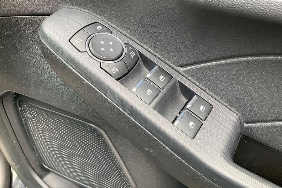 Ford KUGA Photo autoimg-5cbc180804ea7194185ff72121e05721ed4b662b.jpg