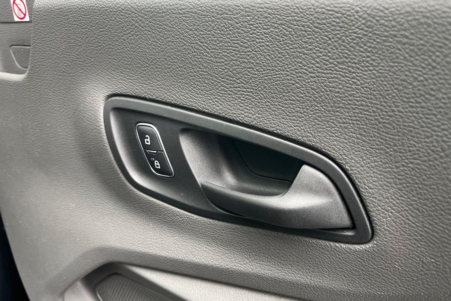 Used Ford E-Transit MC22GZY 39