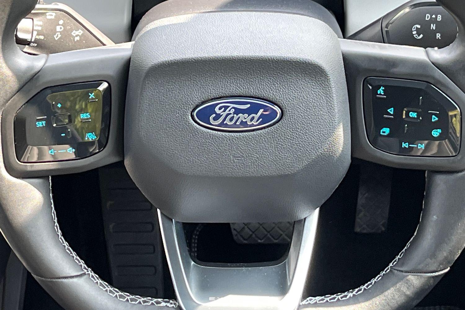 Ford Explorer Photo 11